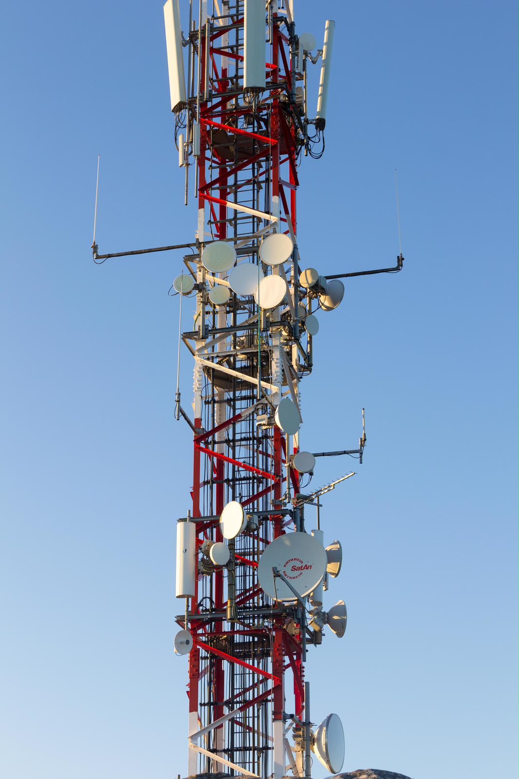 Redes estruturadas, fibra óptica, internet e telefonia IP